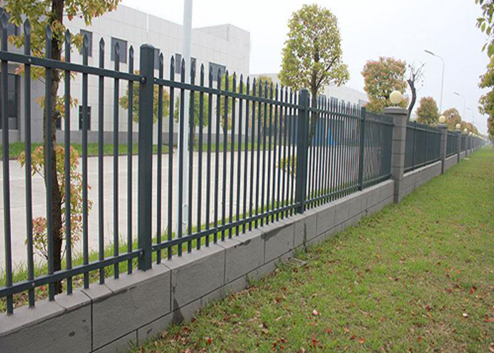 新余工厂厂区锌钢围墙护栏工程案例