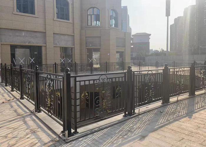 新余商业中心商场室外锌钢护栏扶手工程案例