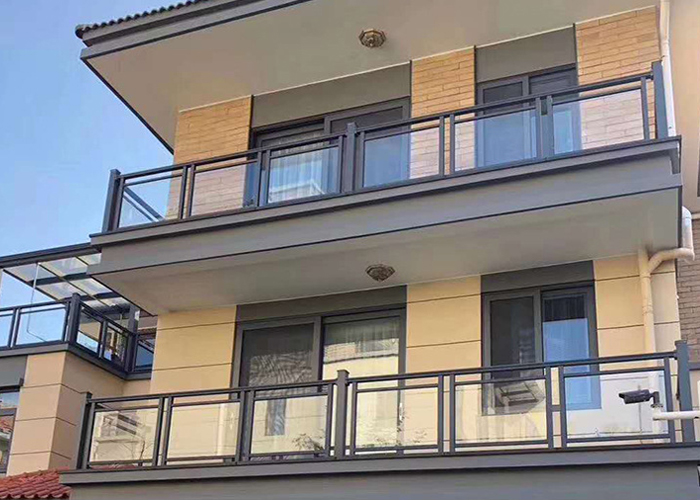 新余小区锌钢玻璃阳台护栏工程案例